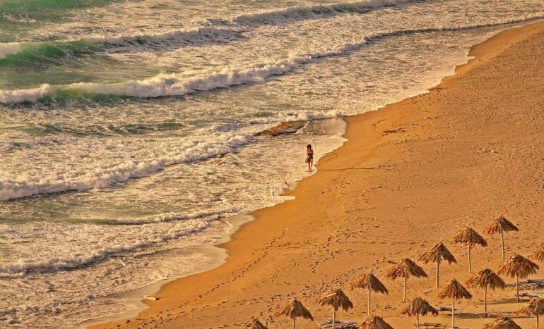 Komos beach